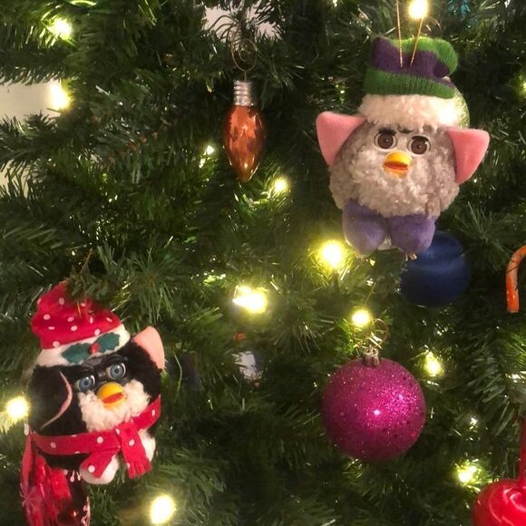 1999 FURBYs CHRISTMAS TREE HANGING PLUSH ORNAMENTS ICE SKATES & POLKADOT HAT - Picture 1 of 14